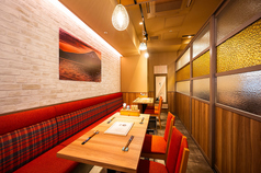 落ち着いた雰囲気の個室席。周りを気にせず、ゆっくりとお食事をお楽しみいただけます。