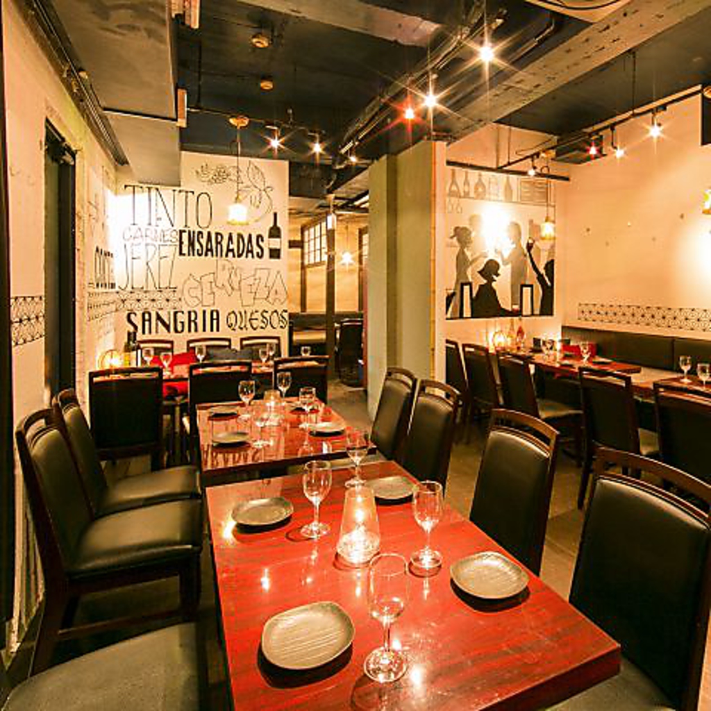 新宿で同窓会などなど、大型宴会には最大80名様まで貸切も可能！飲み放題有り！女子会・合コンに