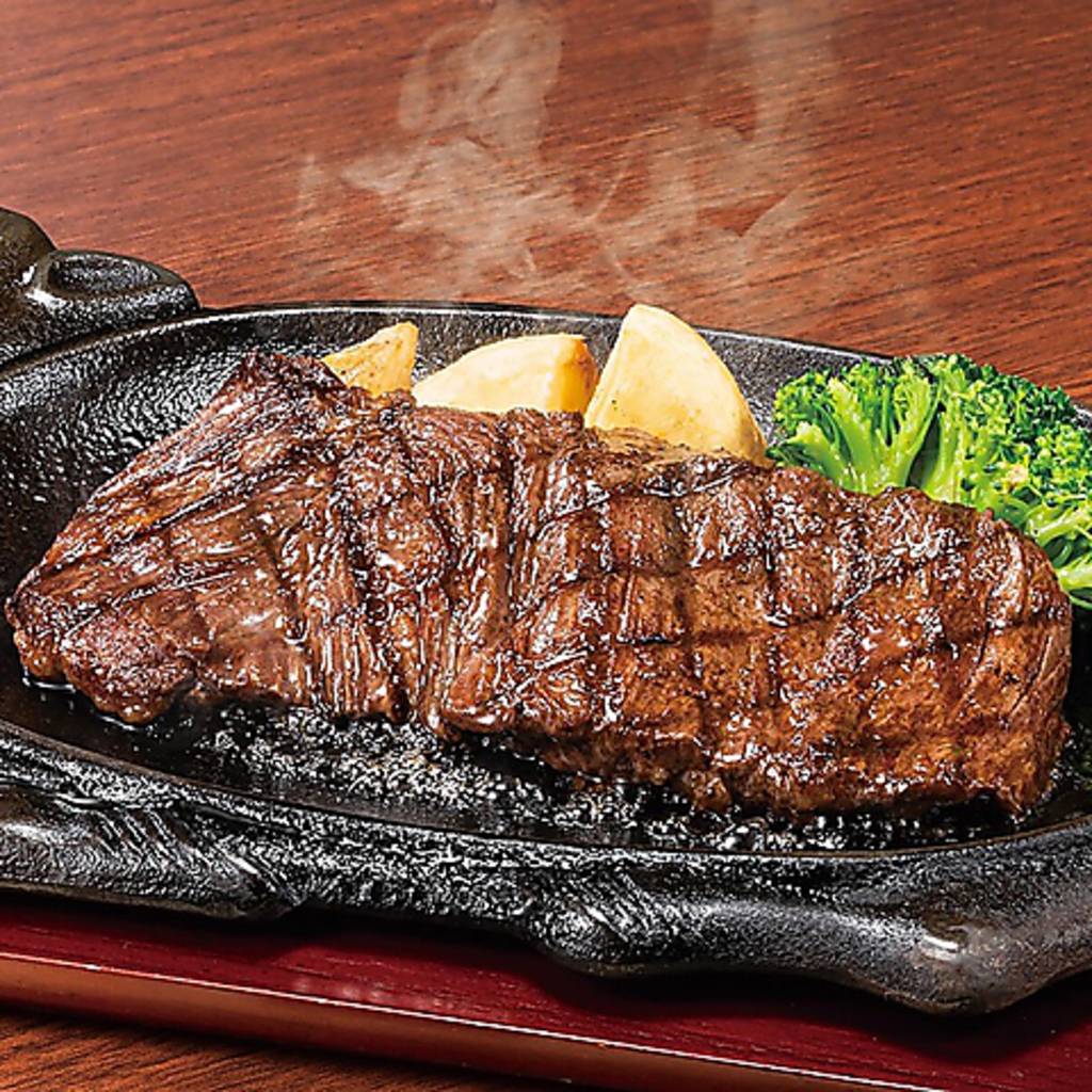 存在感のある赤身とあふれ出す肉汁。ステーキの醍醐味を存分にお楽しみいただけます♪