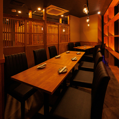 女子会や合コンにも最適な少人数様向け個室席は程よい広さで快適にお過ごしいただけるお席となっております。特別な日のご利用に絶品料理やお酒にて精一杯おもてなしさせていただきます！