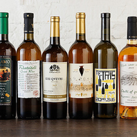 ソムリエ厳選のワインと多彩な料理へのこだわり