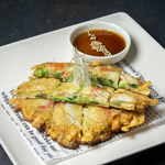 ニラを豪快にトッピング。チヂミの原点