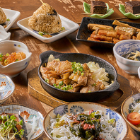 炭火で焼く新鮮な豚もつ！お一人様も歓迎の落ち着く空間