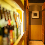 六本木駅から徒歩1分。喧騒の中にある「個室居酒屋 」。