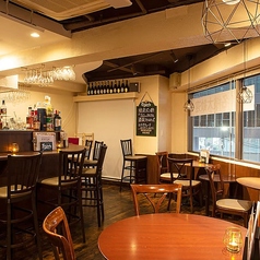 ゆったりと座れるリラックス空間。女子会や合コンに最適。