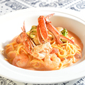 料理メニュー写真 渡り蟹と海老のトマトクリームパスタ 