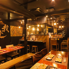 30名様までのフロア貸切を承っております。カウンターやテーブル席が混在したフロアでの貸切となります!さまざまなお席が混在するフロアならでは!個別で仲を深めることも可能◎ご利用人数・ご予算などのご希望がございましたら店舗までお気軽にご相談ください!