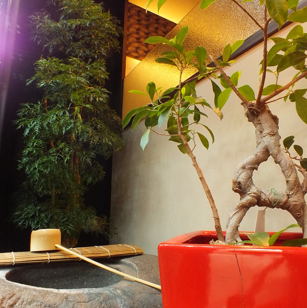 和の雰囲気で仕上げられた店内。