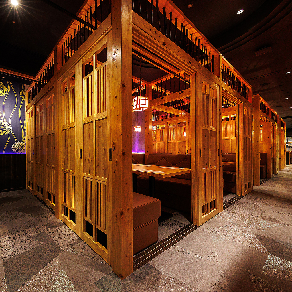 赴きあふれる小人数様向け個室を多数ご用意しております！落ち着きのある空間