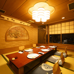 顔合わせ、接待や女子会にも。12名用個室