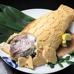 当店名物の「鯛の塩釜焼き」は、鯛のふっくらとした身の旨味と、噛み締めるたびに感じる優しい風味♪
