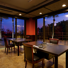 ご家族やご友人とのお食事はもちろん、ビジネスでのご利用にも幅広くご活用いただけます。