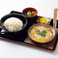 こだわりの豚肉ととろとろふわふわの卵の相性が◎