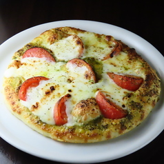 モッツァレラとフルーツトマトのジェノベーゼ
