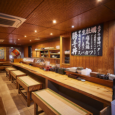 気取らず、かつ雰囲気抜群のカウンター席。ライブ感も満載でおひとり様でのご利用も大歓迎です。オープンキッチンから漂う香りは自然と会話も笑顔も弾みます。