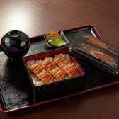 店内でのお食事だけでなく、テイクアウトにも対応しています。うな重などをお持ち帰りいただけるので、ご自宅での食事やご家族へのお土産にもおすすめ。お店の味を気軽にご自宅でもお楽しみいただけます。