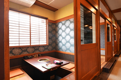 最大6名様用の個室となっております。女子会など小規模な宴会に大変人気となっております。