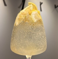  多彩なドリンクで食事を引き立てる