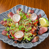 女子会にもぴったりの大阪ごはんMON.！彩り豊かな創作料理でテーブルが華やかに。写真映えするメニューと豊富なドリンクで、笑顔あふれる大阪女子会を楽しめます。駅近でアクセスも抜群！