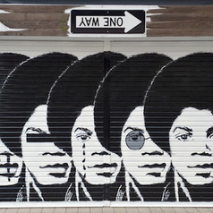 気づきましたか。。。？茅ヶ崎駅南口の高砂通りにあるJackson5!!朝はシャッターが閉まっています。こちらがABCバルです! 是非一度お越しください。茅ヶ崎駅南口より徒歩１分（高砂通り入って10m）自転車はお店の前もしくはビルのエレベーター前にお寄せ下さい。