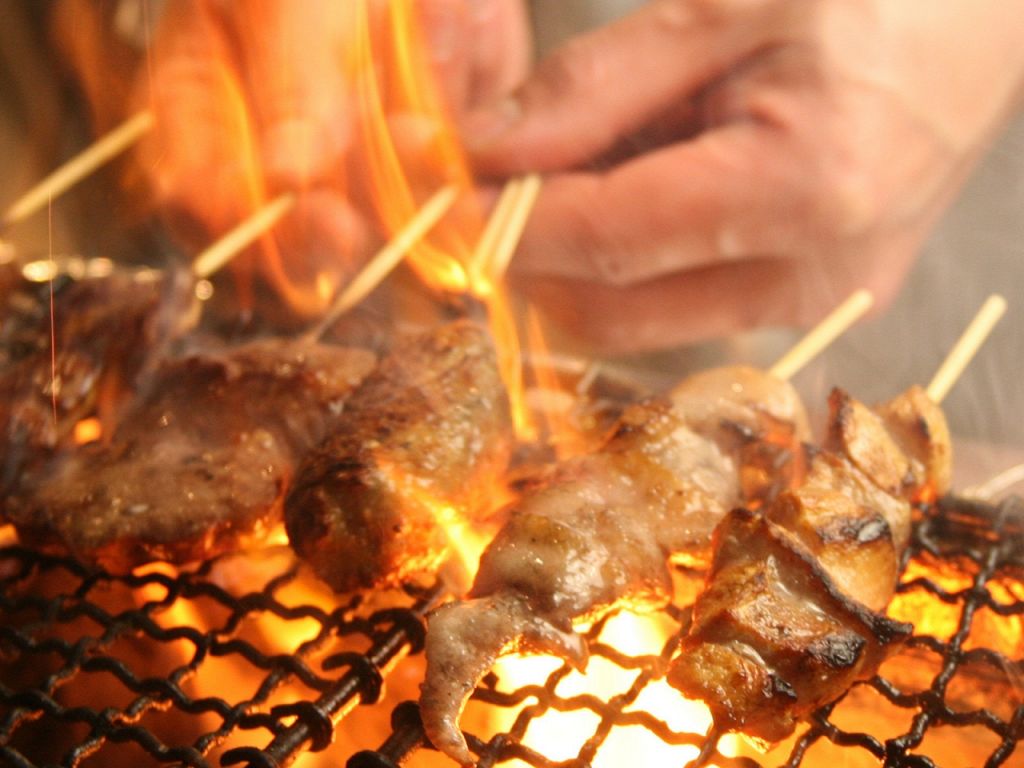 博多串焼きはビールとの相性抜群！！もも、葱間、はつ、ぼんちり、つくね等‥180円～！