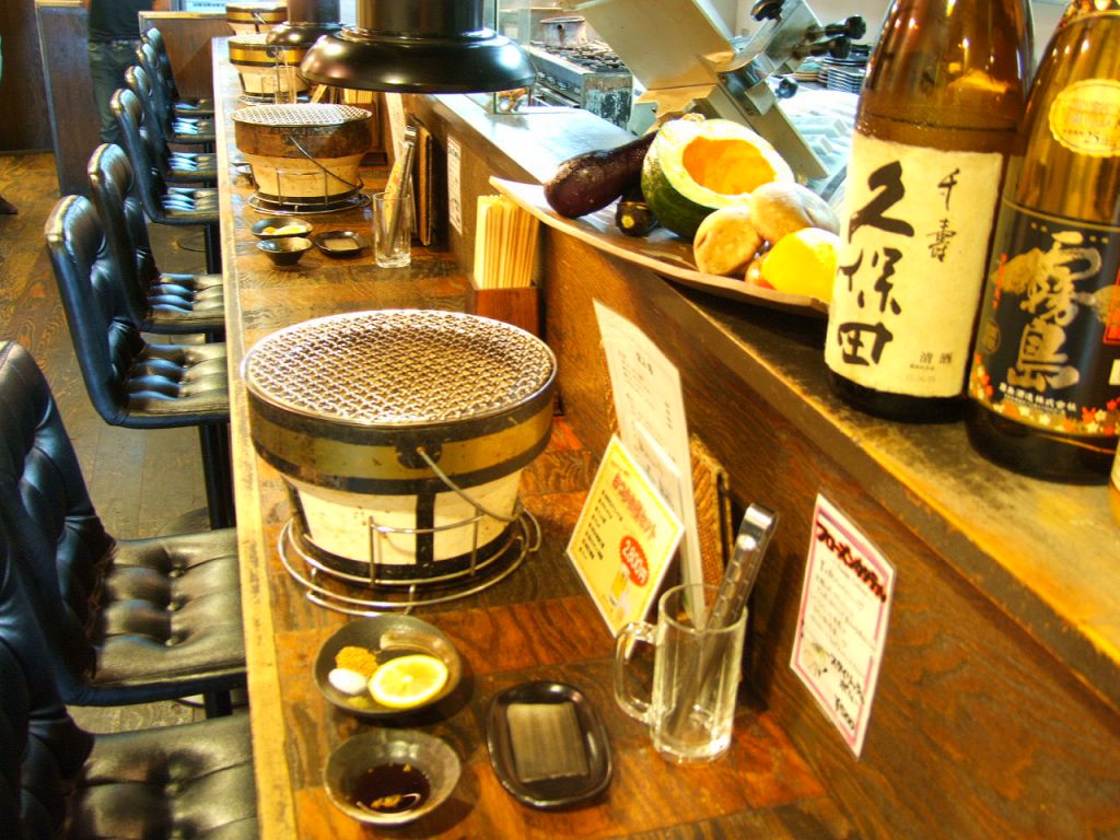 今夜は贅沢にカウンターでホルモンデートはいかがですか