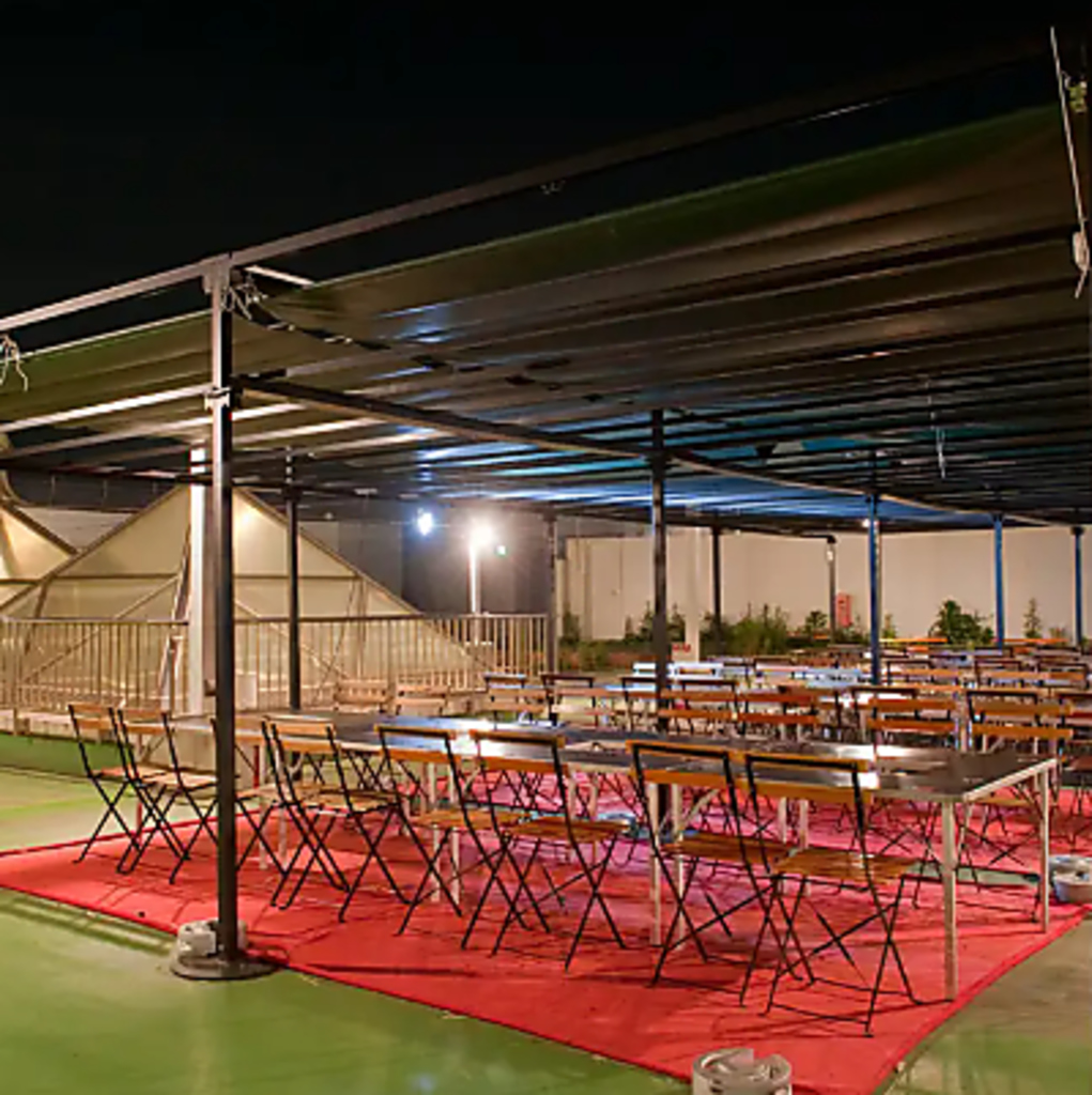 テントが設置されておりますので、万が一の雨や日差し対策も◎快適にBBQをお楽しみいただけます。 