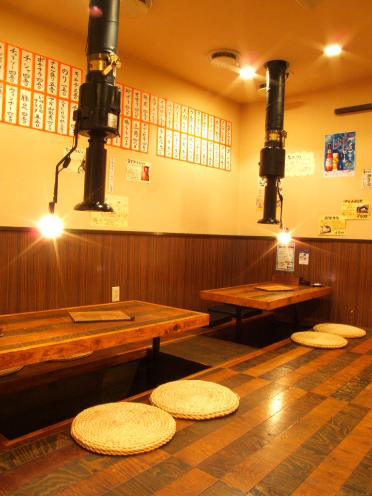 テーブル席☆深夜までやっているので夜遅くからでも◎