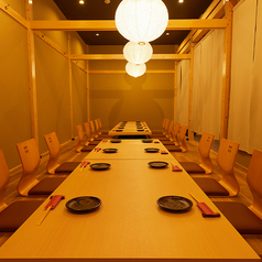 【貸切】会社宴会におすすめの大型テーブル個室やゆったりとした空間が人気です♪人数や、予算、開催時間なお気軽にご相談ください!大切なお客様を迎えての接待やビジネス仲間との会食、お仕事仲間との歓送迎会や忘年会はもちろん、ご家族・親族でのお食事などにもご利用ください。