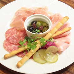 お肉と前菜盛り合わせ