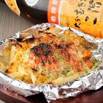 【ポテト明太チーズ】チーズたっぷりで大人気！お酒のおつまみにもぴったりです。