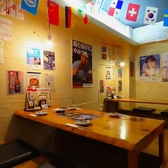 当店は席に置いたQRコードからアクセスできるモバイルオーダーを導入しています。アプリのダウンロードや会員登録は不要、スマホのブラウザでメニューが開きます。数量を選んで送信するだけ。追いオーダーもお席から完結するので、混雑時でもスムーズにご利用いただけます。