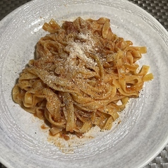 生パスタのトマトソースがけ