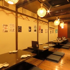 大人数でも少人数でも足元ゆったりとお過ごしいただけます!