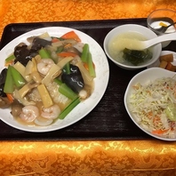 ランチも夜定食も有り！