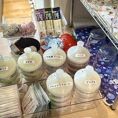 ご利用時間にはドリンク飲み放題も含まれています！ご自由にお好きなドリンクをお飲みください！