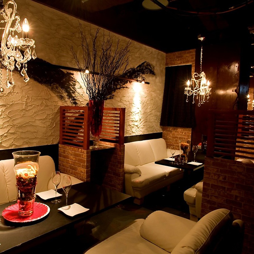 人数に合わせてご利用頂けるふかふかのソファー席をご用意♪