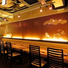 会社宴会や歓送迎会におすすめの20名様用のテーブル席をご用意しています。広々としたスペースで、みんなでワイワイ楽しむことができます。大切なイベントを盛り上げるための最適な場所です。ぜひお気軽にご利用ください。