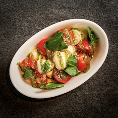 トマトとモッツァレラのバジルカプレーゼ