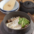 料理メニュー写真&nbsp;鯛と3種のキノコの出汁香る釜飯ご飯