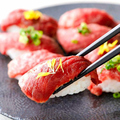 料理メニュー写真 肉寿司盛り合わせ 三貫