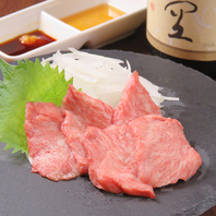 馬刺し赤身と霜降りとございます