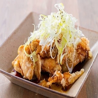 ネギがたっぷりのったアツアツ＆ジューシーな絶品唐揚げ