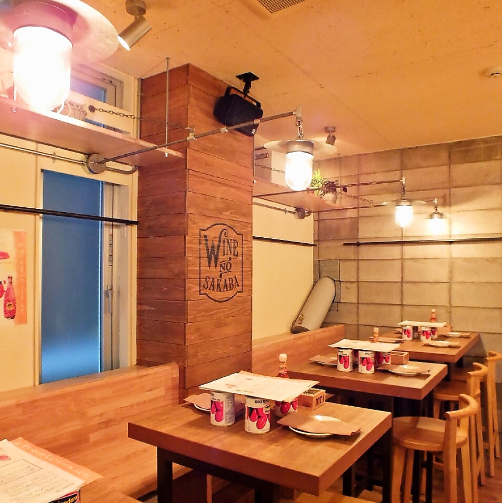 古材で家具を、樽材をフローリングに採用したりとモノを長く使い続けるという観点でデザイン☆