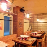 古材で家具を、樽材をフローリングに採用したりとモノを長く使い続けるという観点でデザイン☆