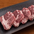 《ラム肉のここがすごい！》においが少ない！マトンに比べ、肉質がやわらかくクセがないので、羊肉特有のにおいも強くありません。