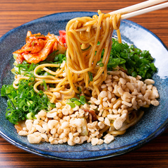 ツルマツ自家製麺使用　鉄板焼きそば