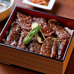 【旨みに舌鼓】雪降り和牛尾花沢 焼肉重