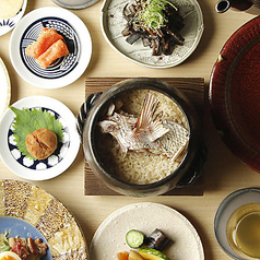 季節に合わせた旬の食材を取り揃えた本格和食