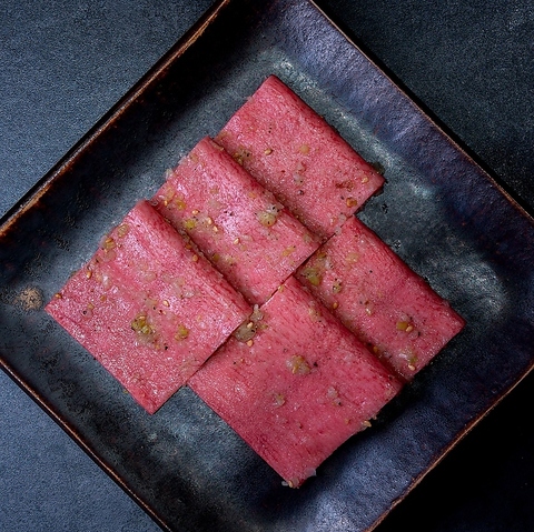話題の牛タンと和牛が旨いスタイリッシュなカジュアル焼肉